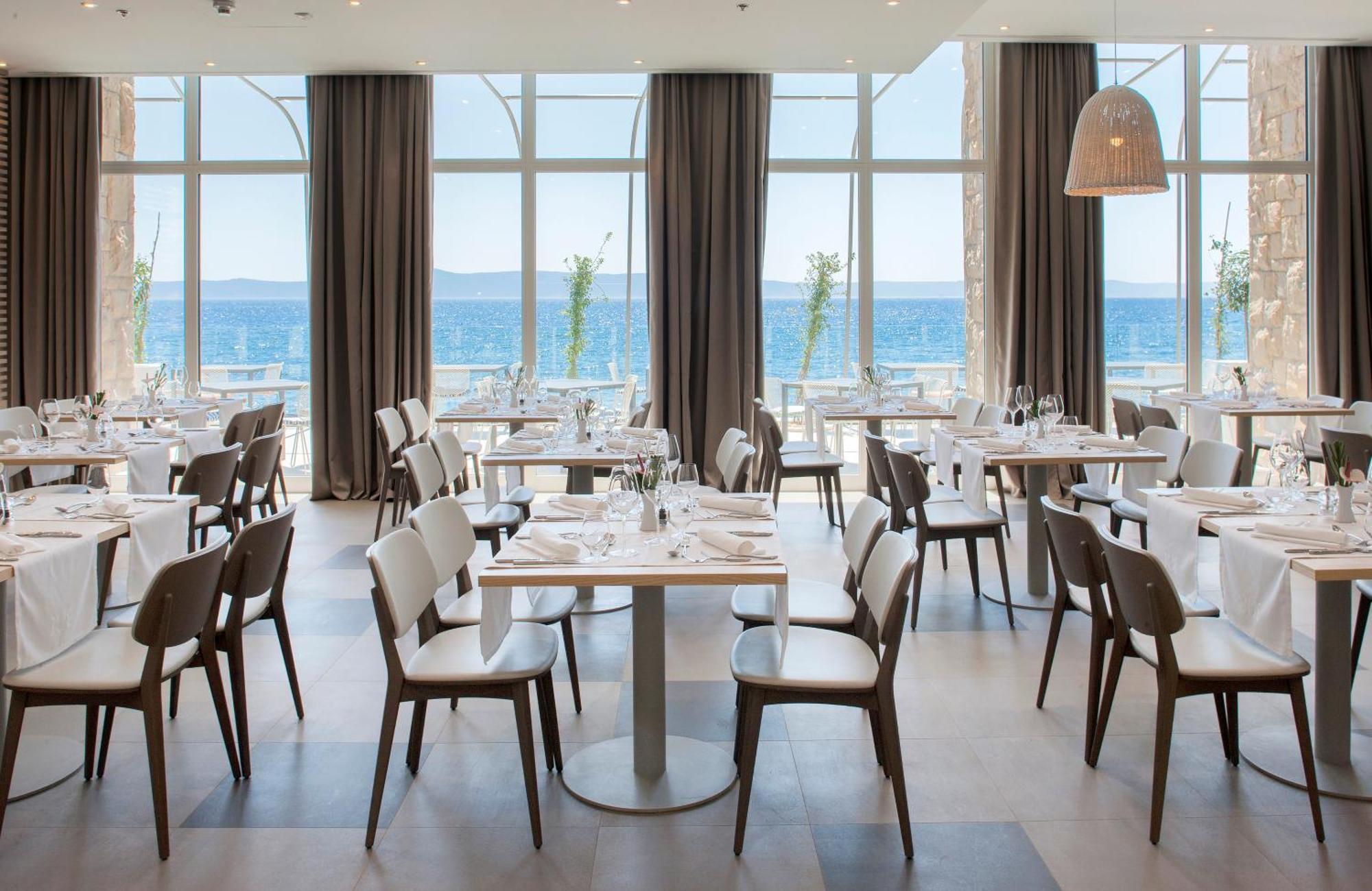 Bluesun Hotel Jadran Tucepi Exterior photo Restaurant