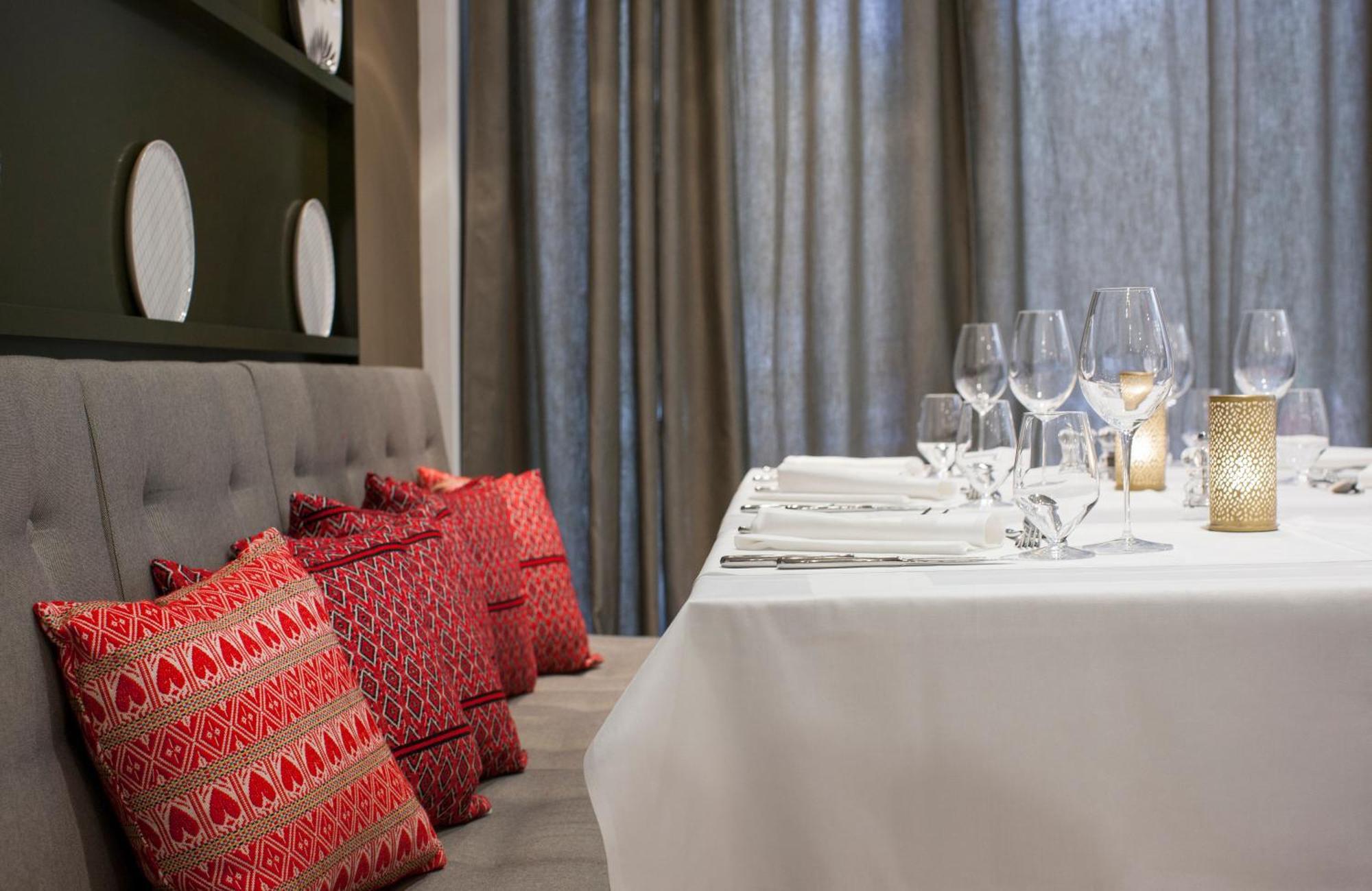 Bluesun Hotel Jadran Tucepi Exterior photo Restaurant