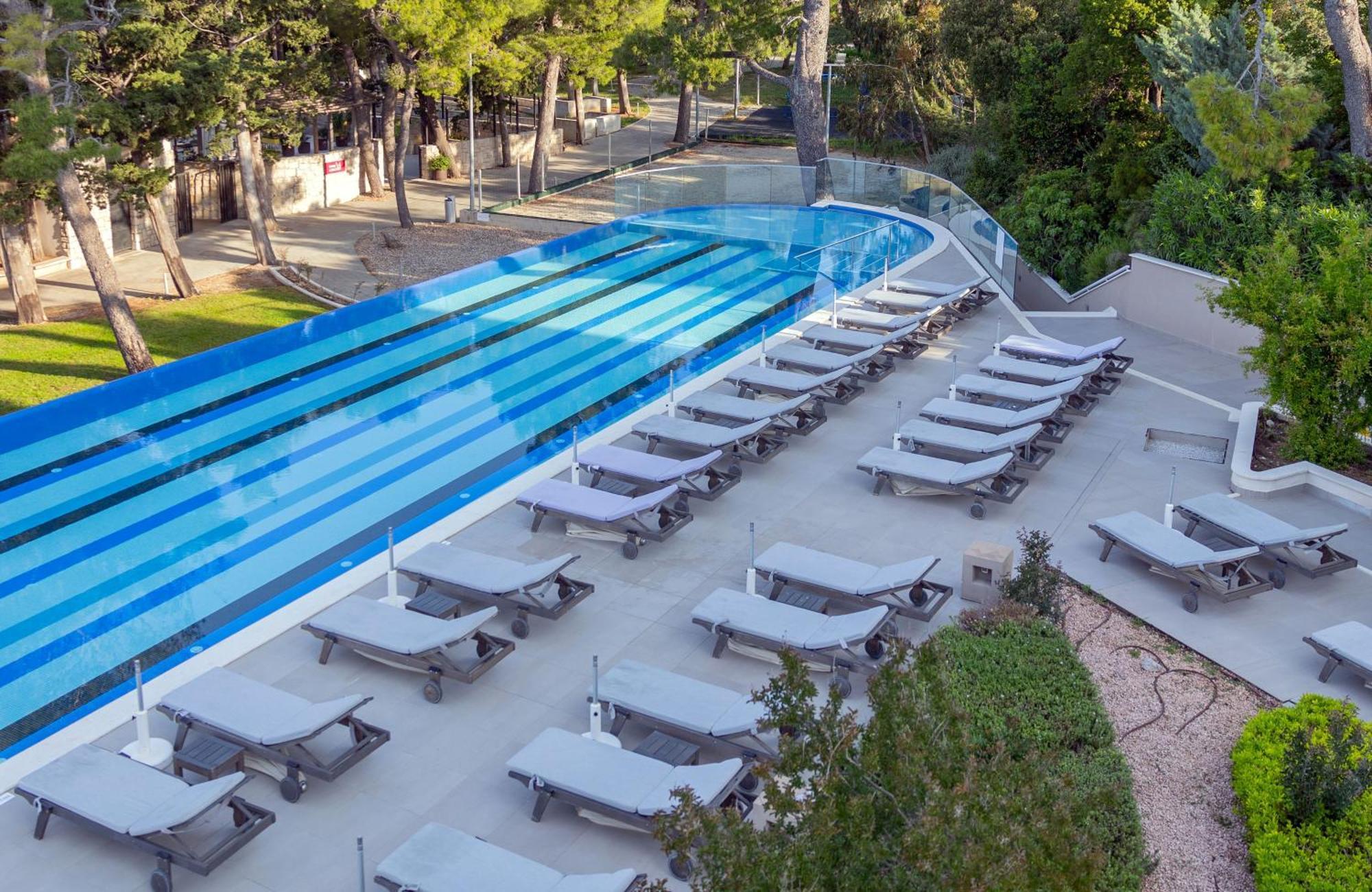 Bluesun Hotel Jadran Tucepi Exterior photo The swimming pool