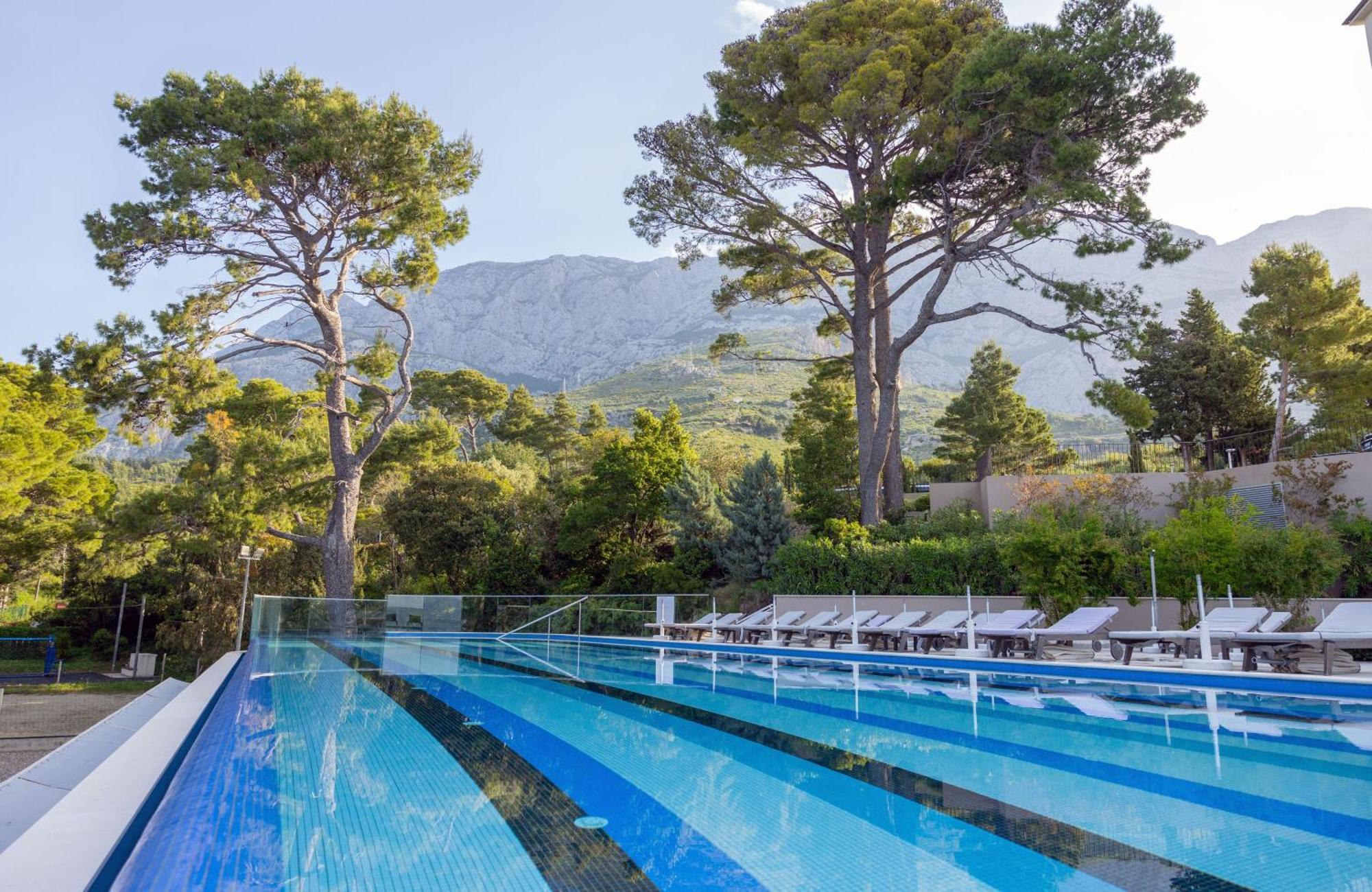 Bluesun Hotel Jadran Tucepi Exterior photo The swimming pool