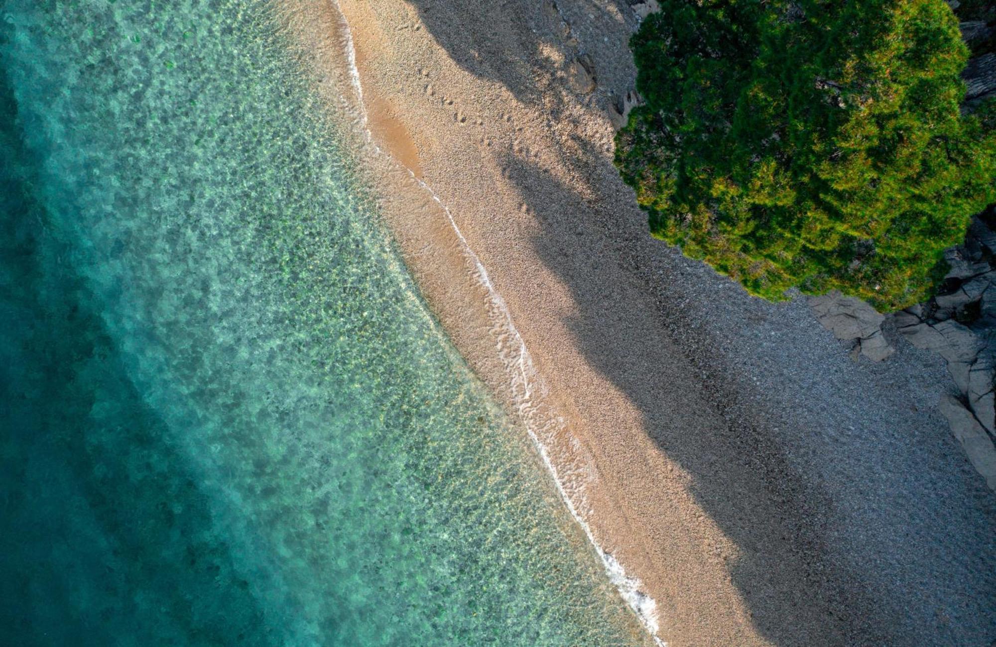 Bluesun Hotel Jadran Tucepi Exterior photo Aerial view of the beach