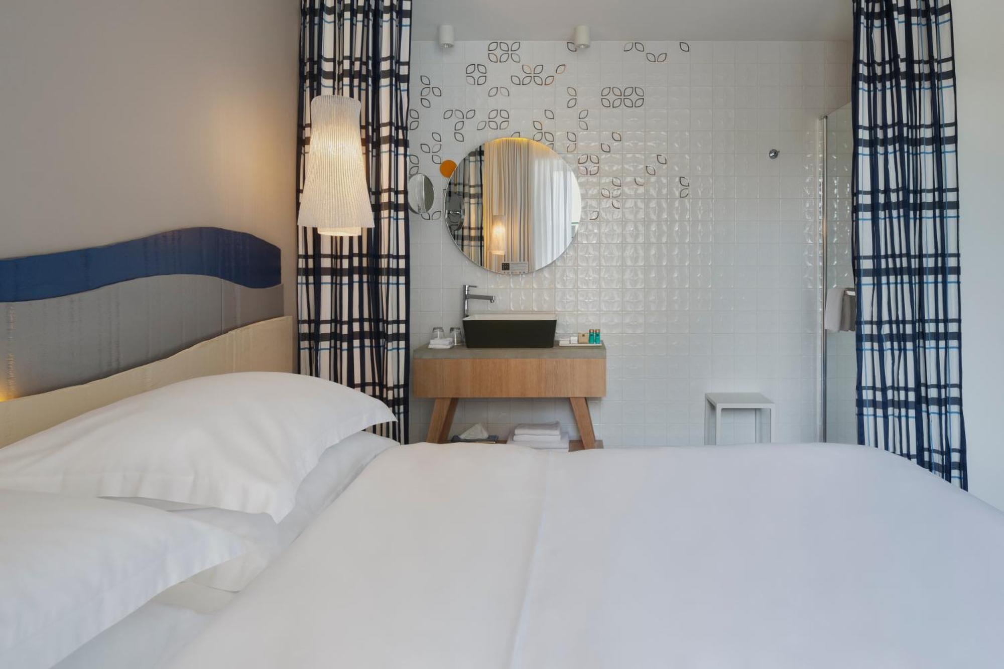 Bluesun Hotel Jadran Tucepi Room photo A room at the hotel