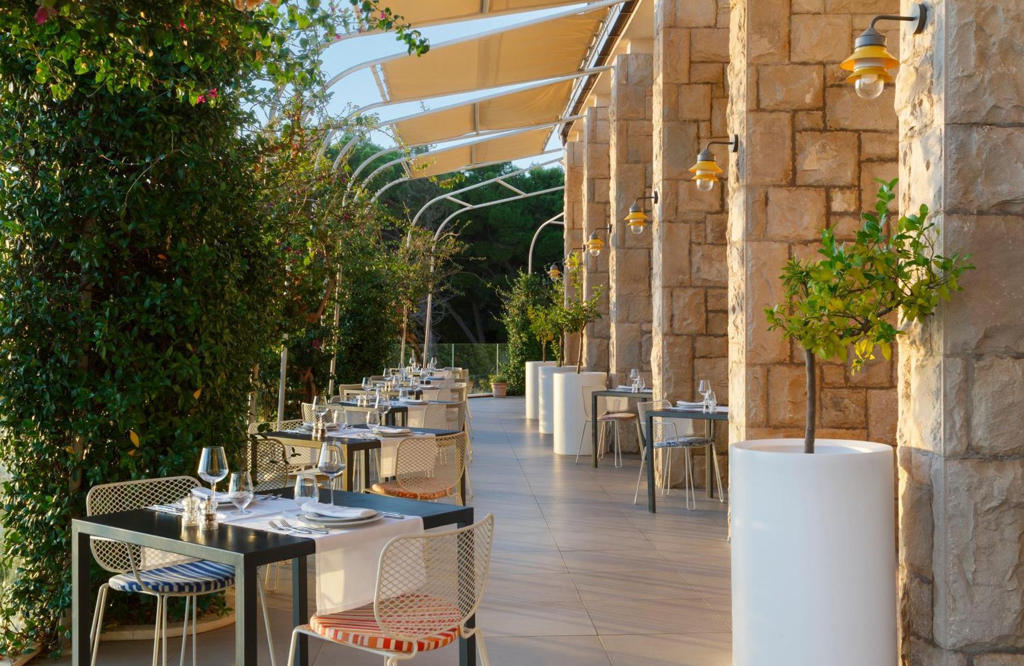 Bluesun Hotel Jadran Tucepi Exterior photo Restaurant